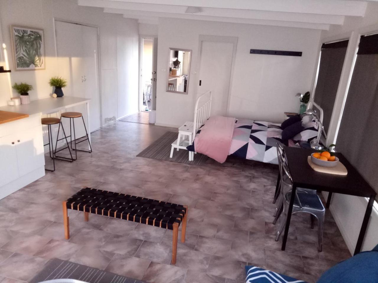 The Husky House Or Little Husky Studio Suite Хъскисън Екстериор снимка
